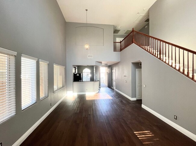 Building Photo - Beautiful 2 story single family house