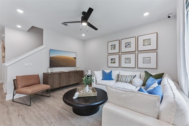 Building Photo - 7603 Strong Bow Ct