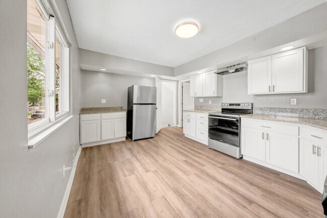 Foto del edificio - 3449 Wade Ave