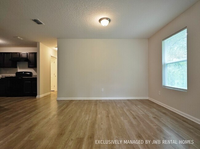 Foto del edificio - 8183 Waxwing Ave