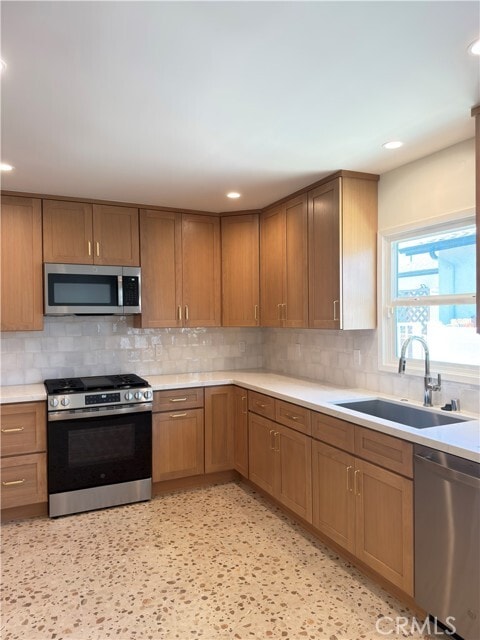 Building Photo - 337 E Everett Pl