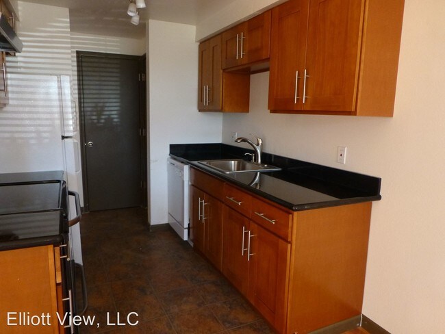 Building Photo - 1505 13th Ave