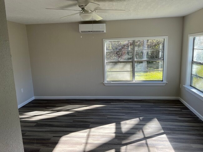 Foto del edificio - 421 Redbud Ridge