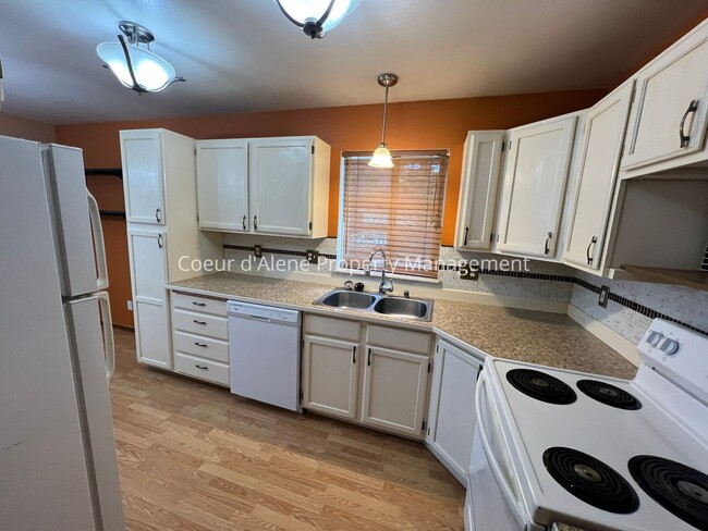 Building Photo - 3 bed, 2 bath house in Davis Park