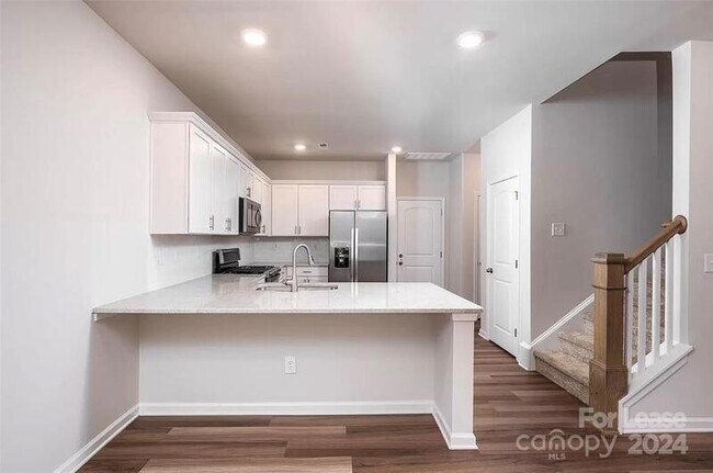 Foto del edificio - 2111 Stevens Mill Rd