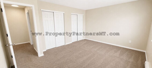 Building Photo - 107 7th St