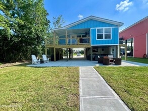 Building Photo - 4024 Blue Jay St