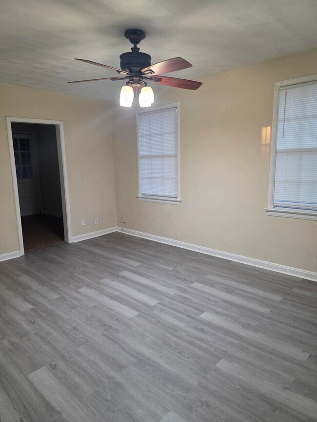 Building Photo - POS3235