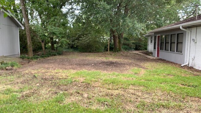 Building Photo - 13455 Chimney Rock Dr