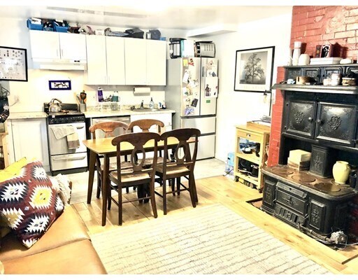 Primary Photo - 25 Monmouth St