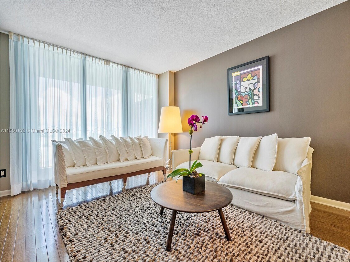 Primary Photo - 1500 Ocean Dr