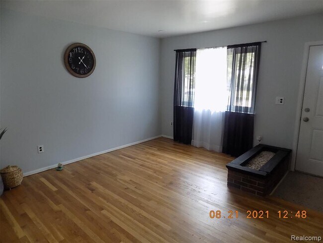 Building Photo - 2819 Teasdale Dr