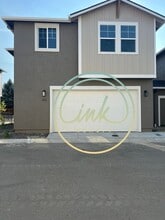 Building Photo - 453 Blackbird Ln