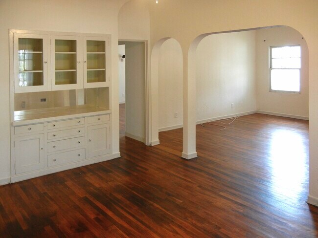 Building Photo - 4736 Franklin Ave