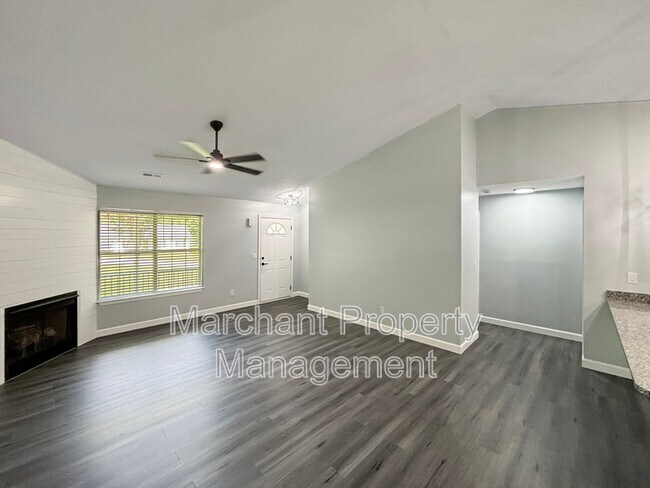 Foto del edificio - 210 Abigail Ln