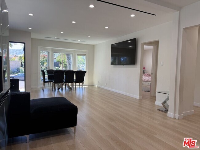 Foto del edificio - 8561 Kyle St