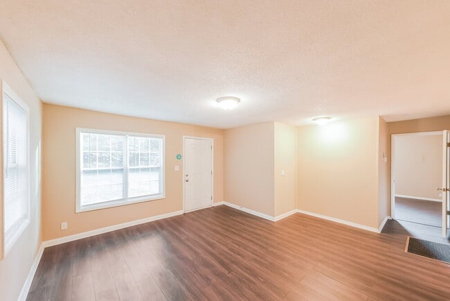 Building Photo - 2512 Circle Dr