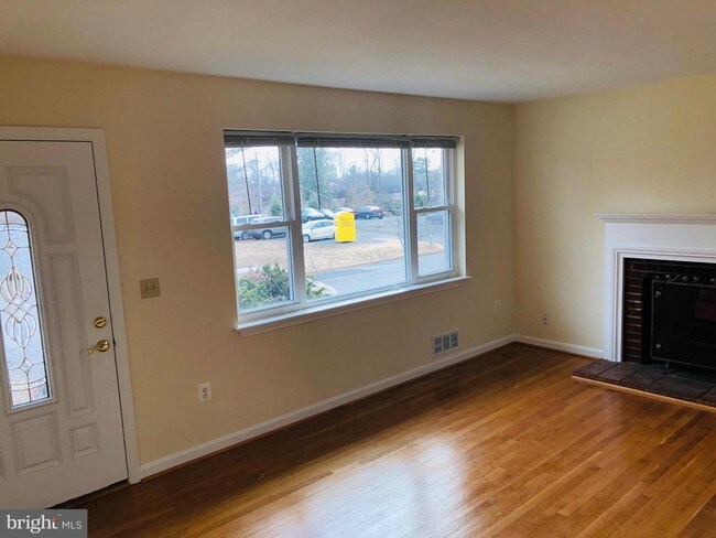 Foto del edificio - 109 Falls Ave
