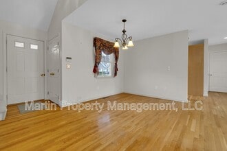 Building Photo - 319 Stearns St