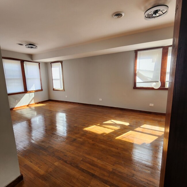 Foto del edificio - Move In Specials! Spacious 3 Bedroom, 2 Fu...