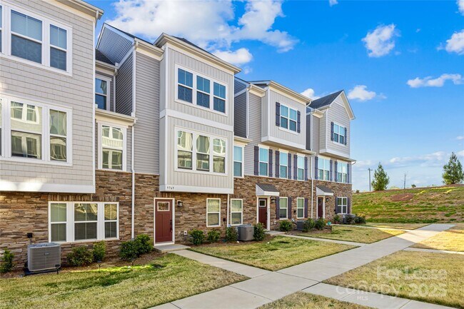 Building Photo - 9769 Oaklawn Blvd NW