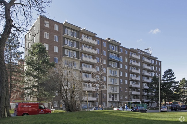 Building Photo - 28 Helene Street North