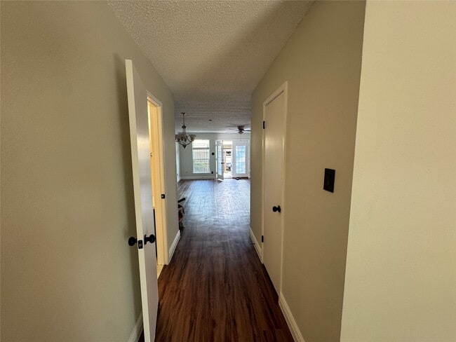 Foto del edificio - 6512 Kentwick Dr