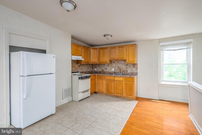 Building Photo - 2027 N 3rd St