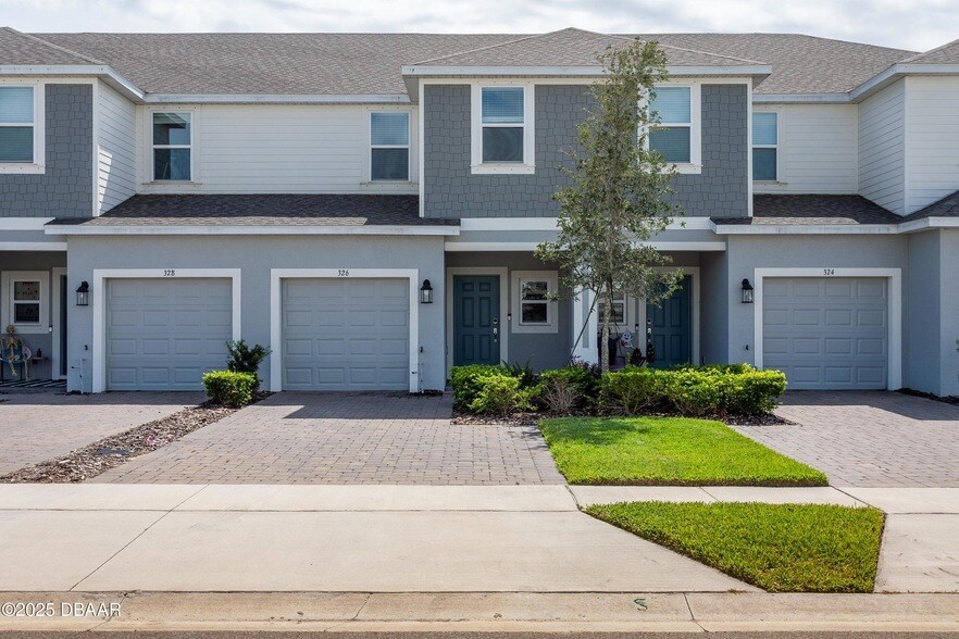 Foto principal - 326 Riverfront Wy