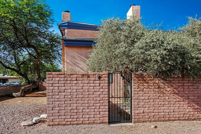 Primary Photo - Townhouse- 2 Bdrm/ 1.5 Bath