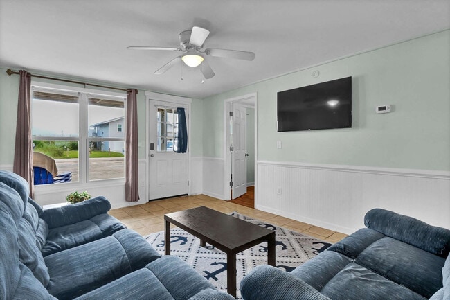 Building Photo - 237 Sea Shore Dr