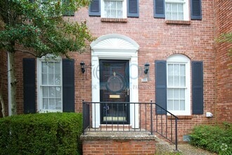 Building Photo - 2805 Foxcroft Rd
