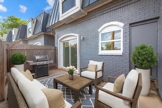 Building Photo - 5005 Manor Rd