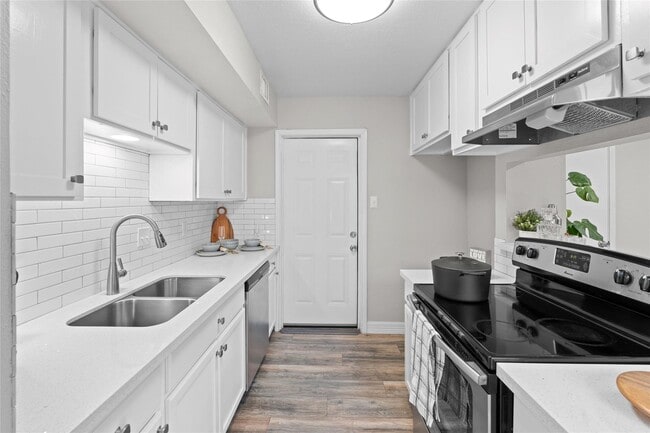 Building Photo - 10327 Gladewood Dr