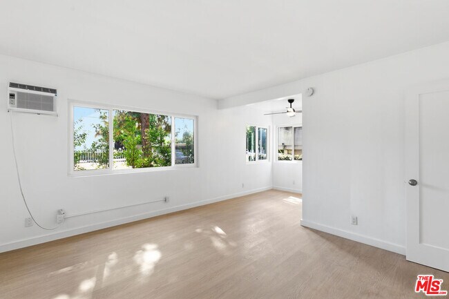 Foto del edificio - 4919 Coldwater Canyon Ave