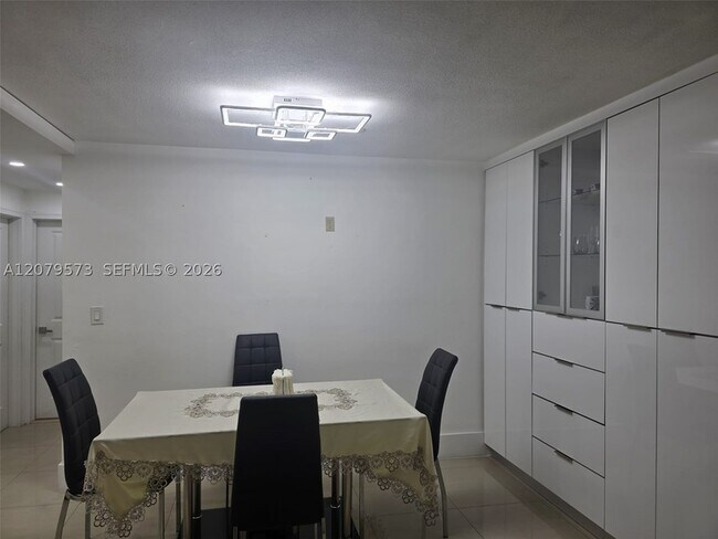 Foto del edificio - 715 NW 30th Ct