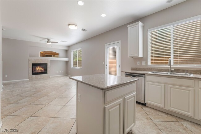 Building Photo - 655 Calamus Palm Pl