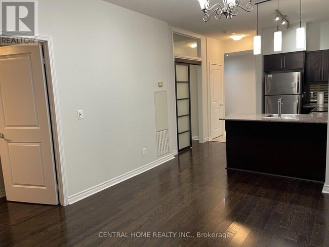 Building Photo - 2885 Bayview Ave