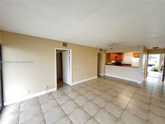 Foto del edificio - 1523 Lake Crystal Dr