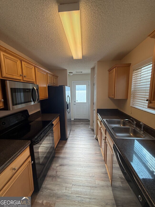 Foto del edificio - 248 Fern Ridge Ct