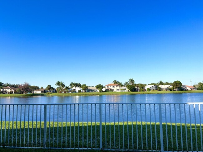 Foto del edificio - 18859 La Costa Ln