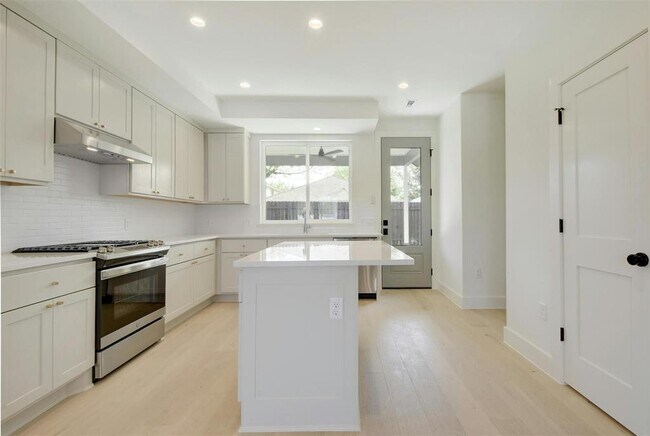 Foto del edificio - 1127 Walton Ln