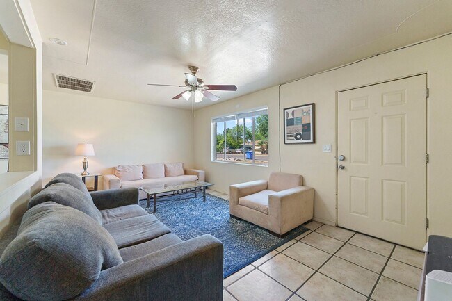 Foto del edificio - ROOM FOR RENT IN LARGE HOME