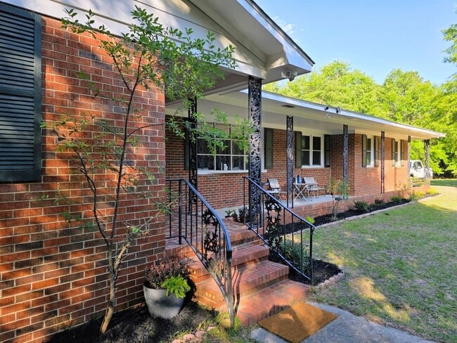 Building Photo - 203 Birch St