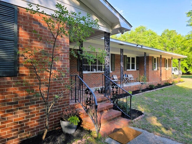 Foto del edificio - Peaceful 3BR Rancher Retreat on Wooded Lot