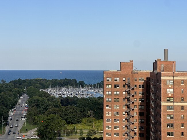 Foto del edificio - 4343 N Clarendon Ave