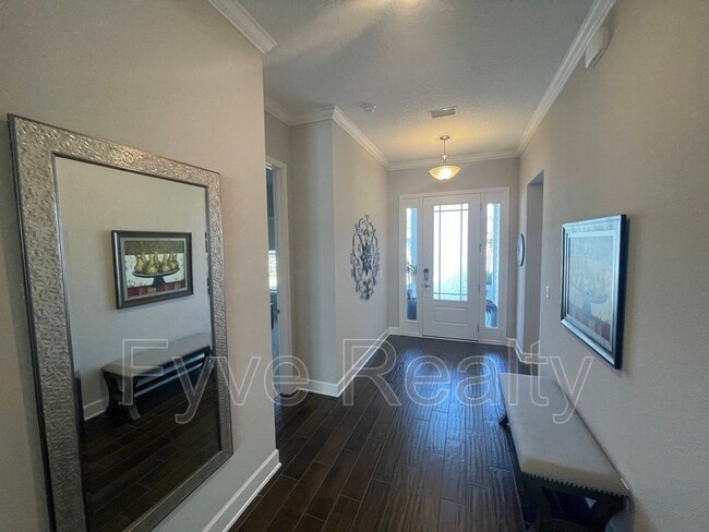 Building Photo - 121 Pine Manor Dr