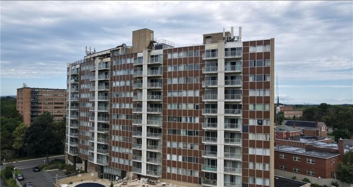 30 Woodland St, Hartford, CT 06105 Condo for Rent in Hartford, CT