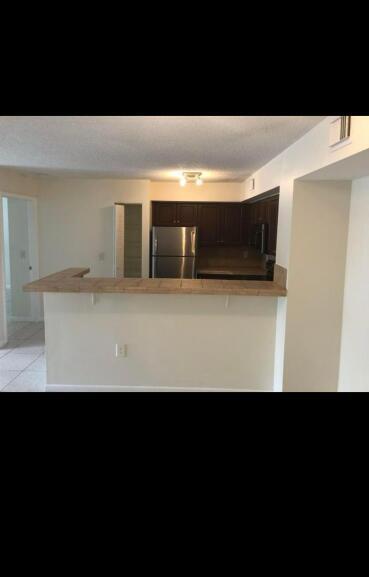 Foto del edificio - 1707 Village Blvd