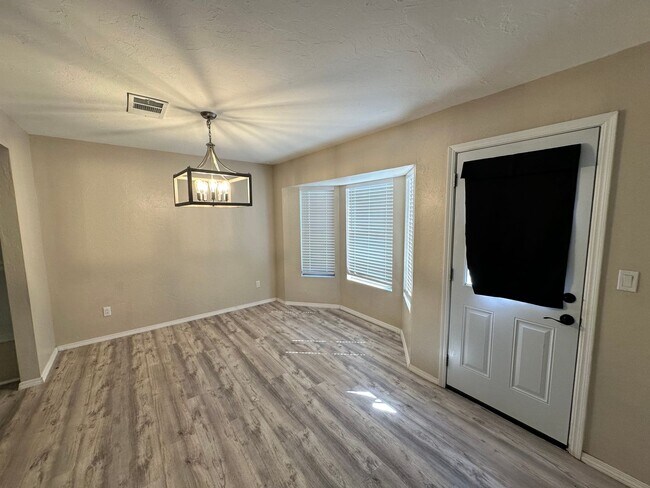 Building Photo - Spacious 3-Bed Home in OKC with Dual Prima...